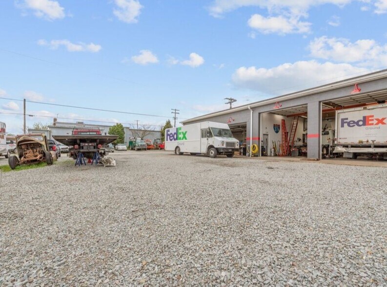 700 Roosevelt St, Youngwood, PA à vendre - Photo du bâtiment - Image 3 de 6