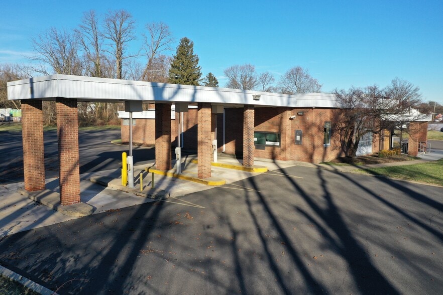 951 Trenton Rd, Fairless Hills, PA à louer - Photo du bâtiment - Image 2 de 11