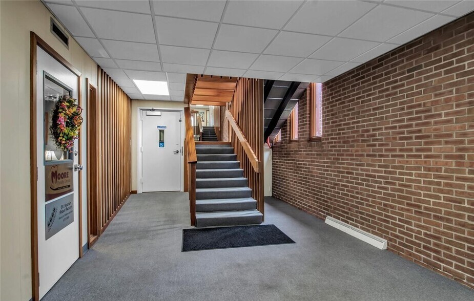 350 Alberta Dr, Amherst, NY à vendre - Photo du bâtiment - Image 2 de 5