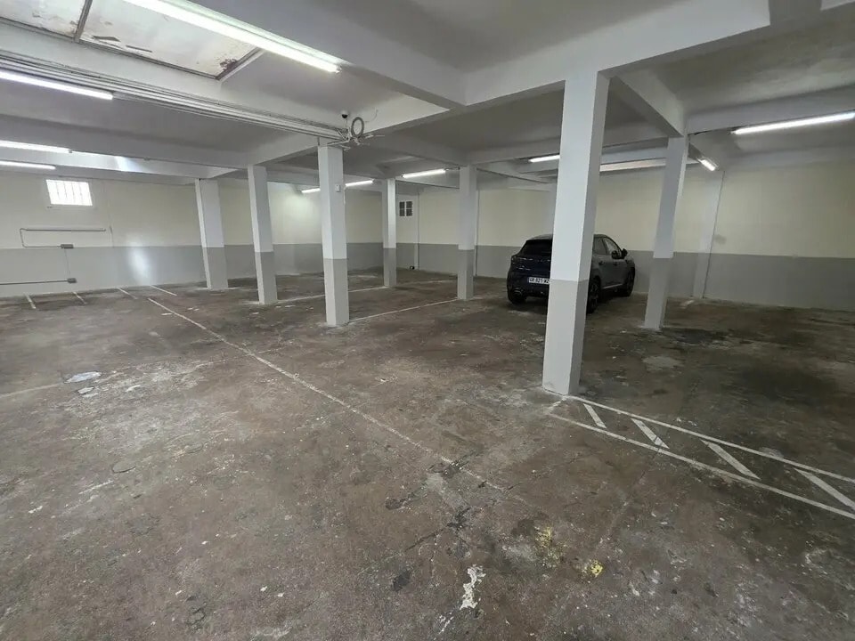 Retail in Nice for sale Building Photo- Image 1 of 9