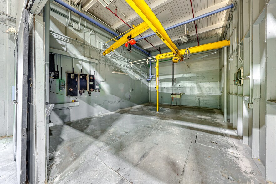 Mountain Industrial Facility portefeuille de 3 propriétés à vendre sur LoopNet.ca - Photo intérieure - Image 2 de 31