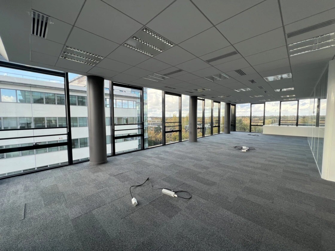 8 Avenue De Lunca, Montigny-le-Bretonneux for lease Interior Photo- Image 1 of 3