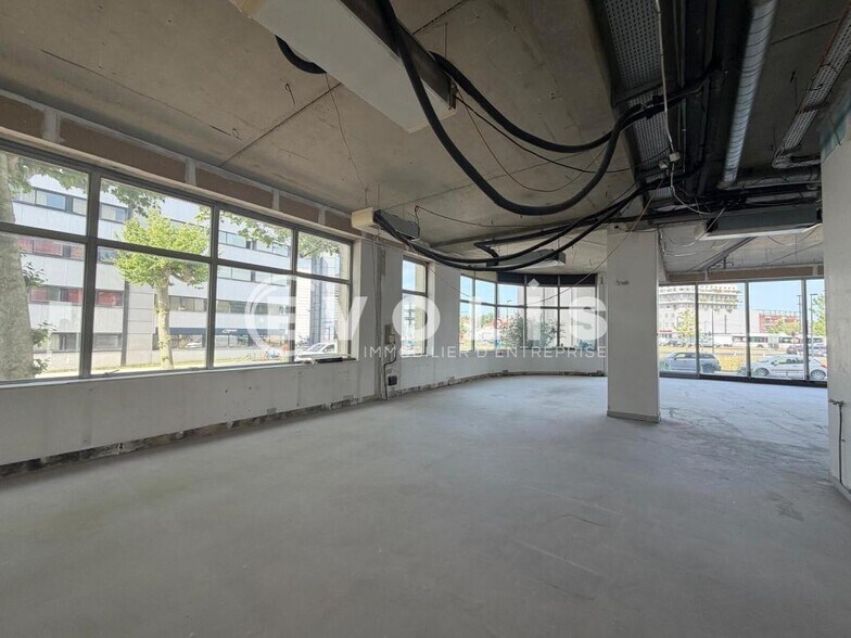 Office in Bordeaux for lease - Interior Photo - Image 3 of 7