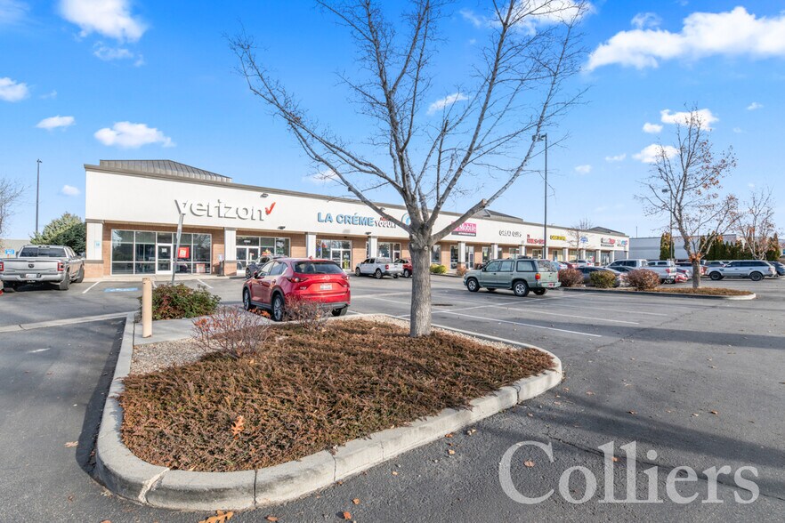 8162-8186 W Overland Rd, Boise, ID à louer - Photo du bâtiment - Image 2 de 14
