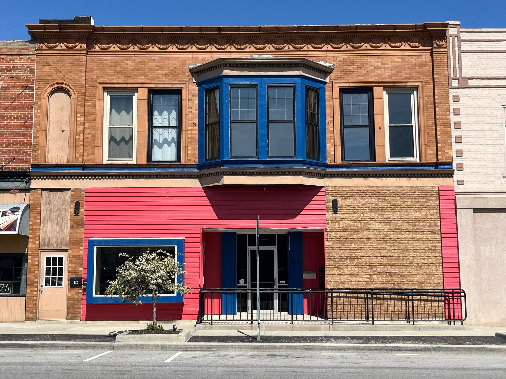 120 N Main St, Churubusco, IN for sale Primary Photo- Image 1 of 39