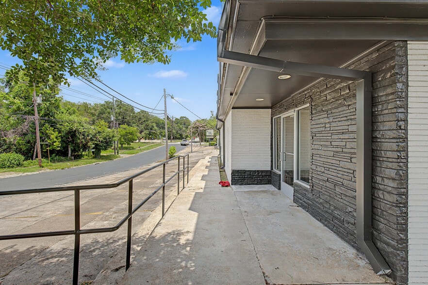 1117 10th St, Huntsville, TX à louer - Photo du bâtiment - Image 3 de 31