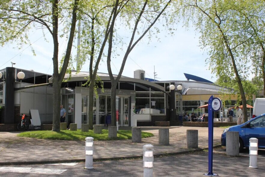 Bureau dans Roissy-en-France à louer - Photo du bâtiment - Image 2 de 6