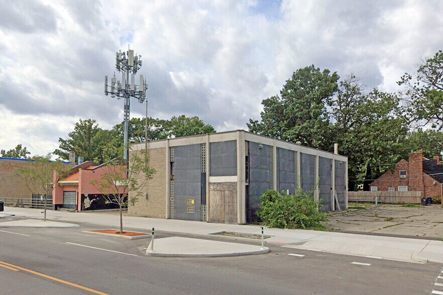 16729 E Warren Ave, Detroit, MI for lease - Building Photo - Image 1 of 1