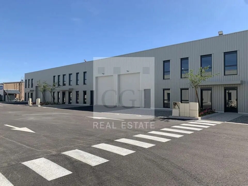 55 Rue Emile Zola, Décines-Charpieu for lease Building Photo- Image 1 of 12
