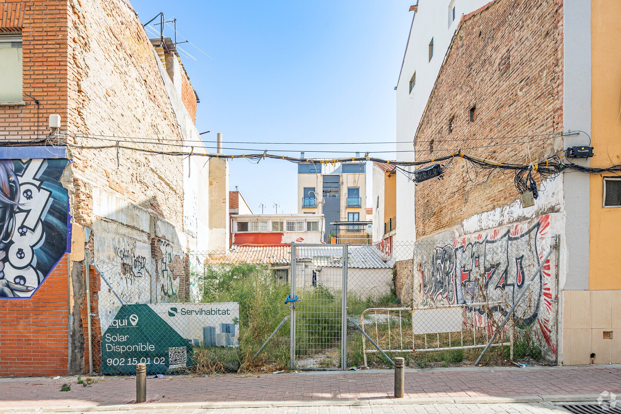 Calle de Tomás García, 9, Madrid, Madrid for sale Primary Photo- Image 1 of 4