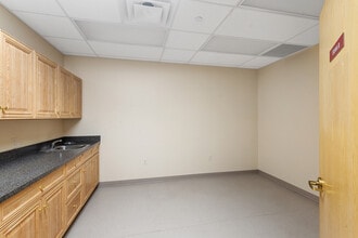 555 W Crosstown Pky, Kalamazoo, MI for lease Interior Photo- Image 2 of 14