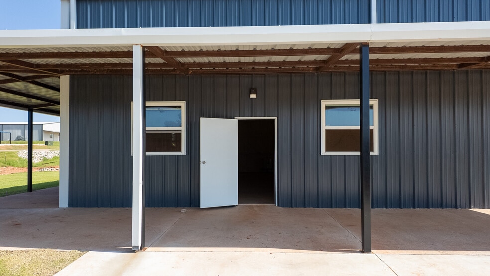 11770 Black Sand Dr, Edmond, OK for sale - Building Photo - Image 3 of 20