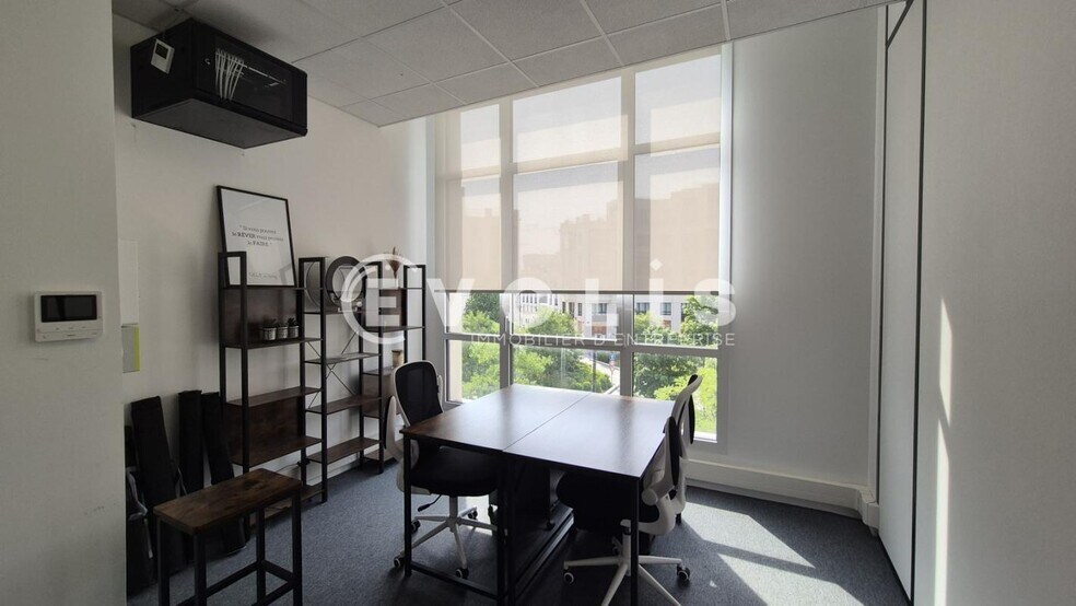 Bureau dans Chessy à louer - Photo du bâtiment - Image 3 de 5