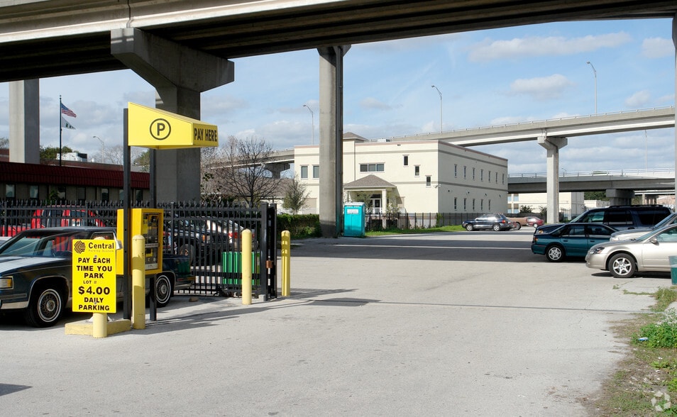 601 E Adams St, Jacksonville, FL à louer - Photo principale - Image 1 de 5