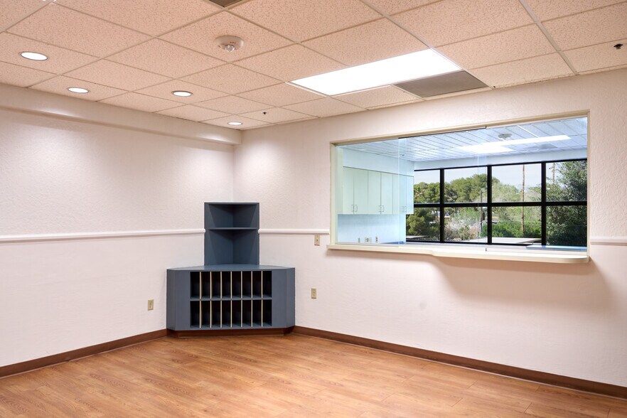 2020 Palomino Ln, Las Vegas, NV à louer - Photo intérieure - Image 3 de 16
