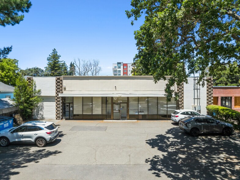 879 2nd St, Santa Rosa, CA à vendre - Photo du bâtiment - Image 3 de 3