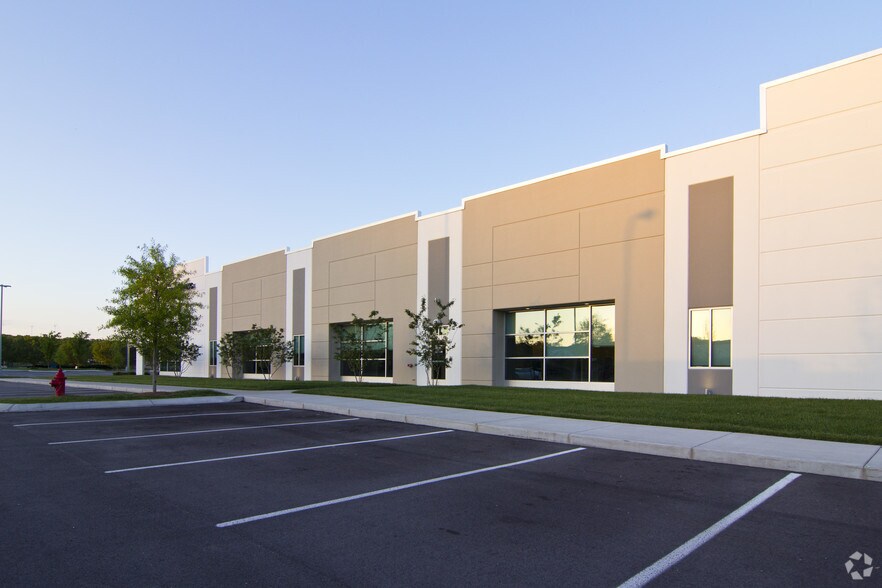 500 Great Circle Rd, Nashville, TN for sale - Building Photo - Image 3 of 12
