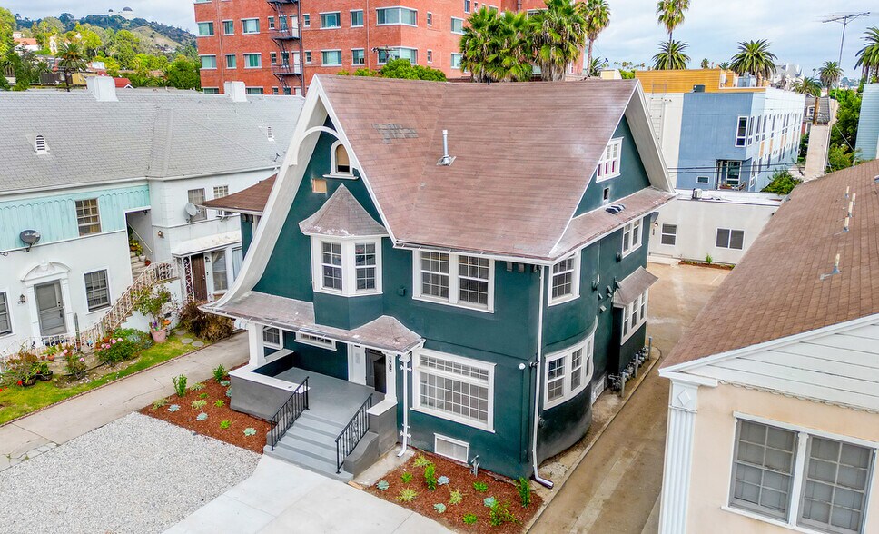 1732 N Wilton Pl, Los Angeles, CA à vendre - Photo du bâtiment - Image 2 de 33