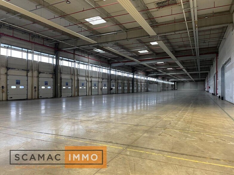 Industrial in Combs-la-Ville for lease - Building Photo - Image 3 of 5