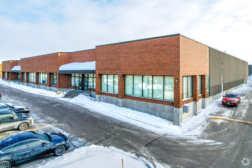 71 Whitmore Rd, Vaughan, ON à louer - Photo du bâtiment - Image 1 de 2