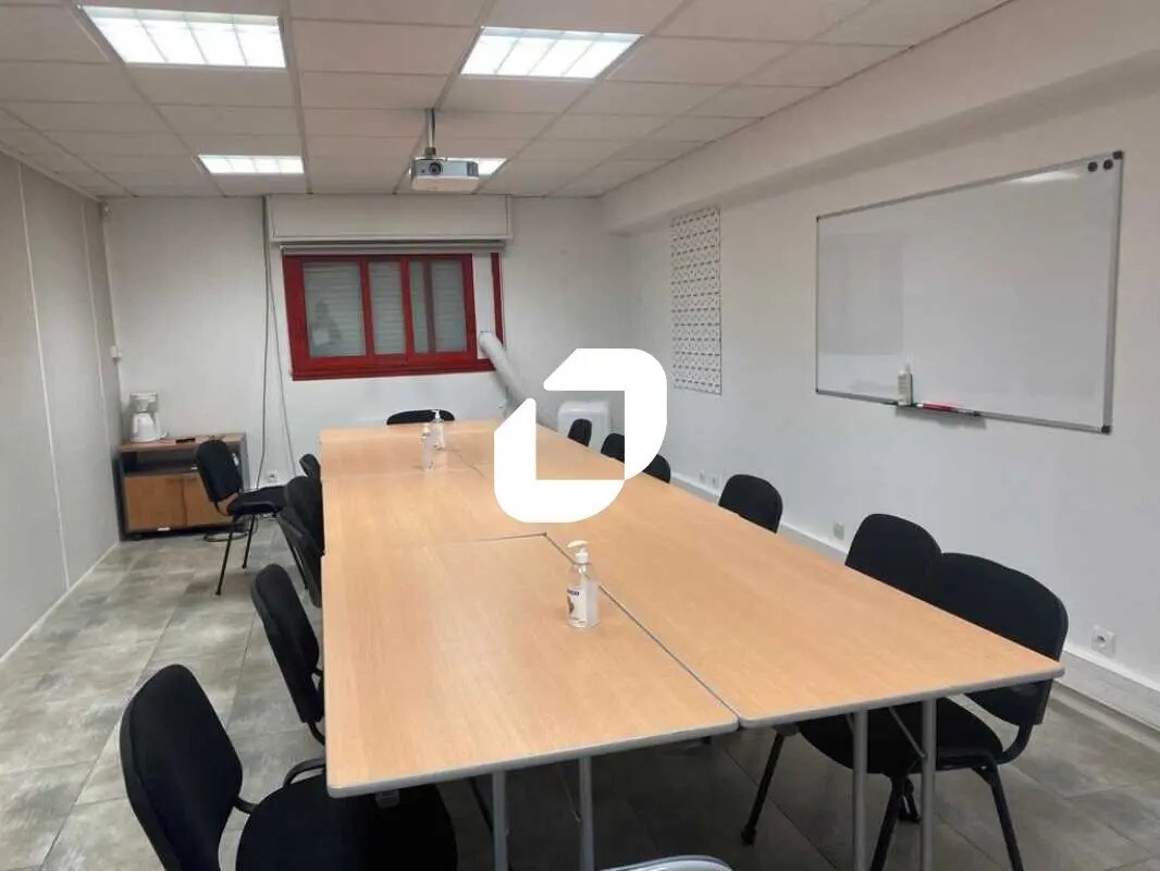 Office in Conflans-Sainte-Honorine for lease Interior Photo- Image 1 of 15