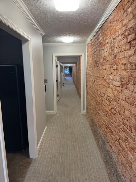 126 S 8th St, Opelika, AL à vendre - Photo intérieure - Image 3 de 12