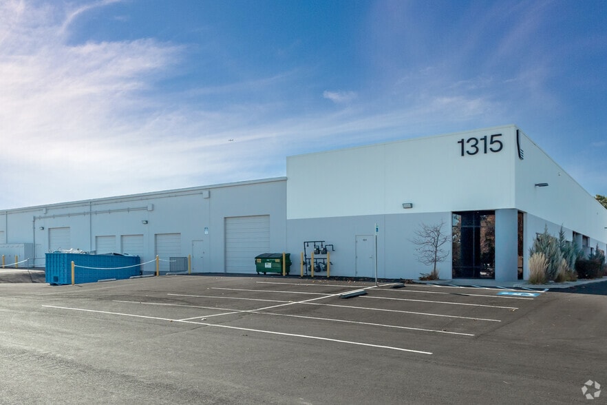 1315 Greg St, Sparks, NV for lease - Building Photo - Image 2 of 8
