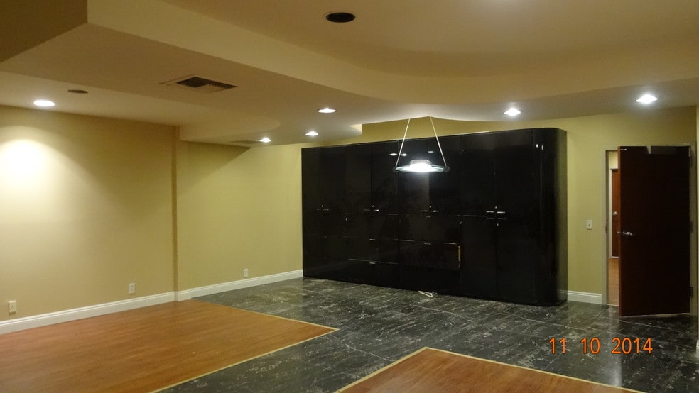 18747 Sherman Way, Reseda, CA for lease - Interior Photo - Image 3 of 8