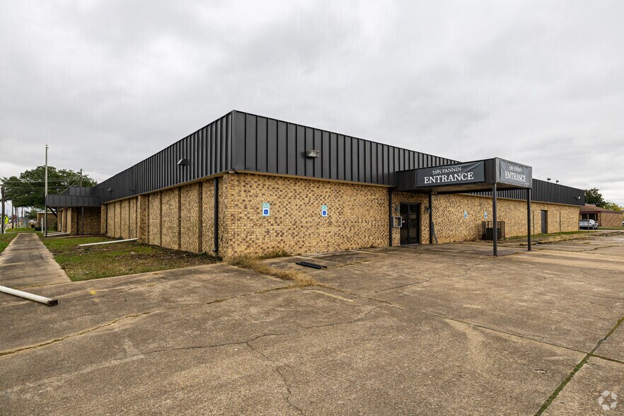 3385 Fannin St, Beaumont, TX for lease - Primary Photo - Image 2 of 4