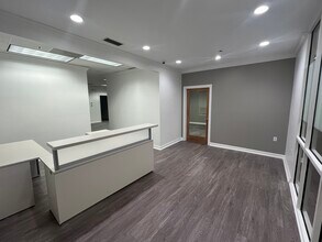 1 St Louis St, Mobile, AL for lease Interior Photo- Image 1 of 4