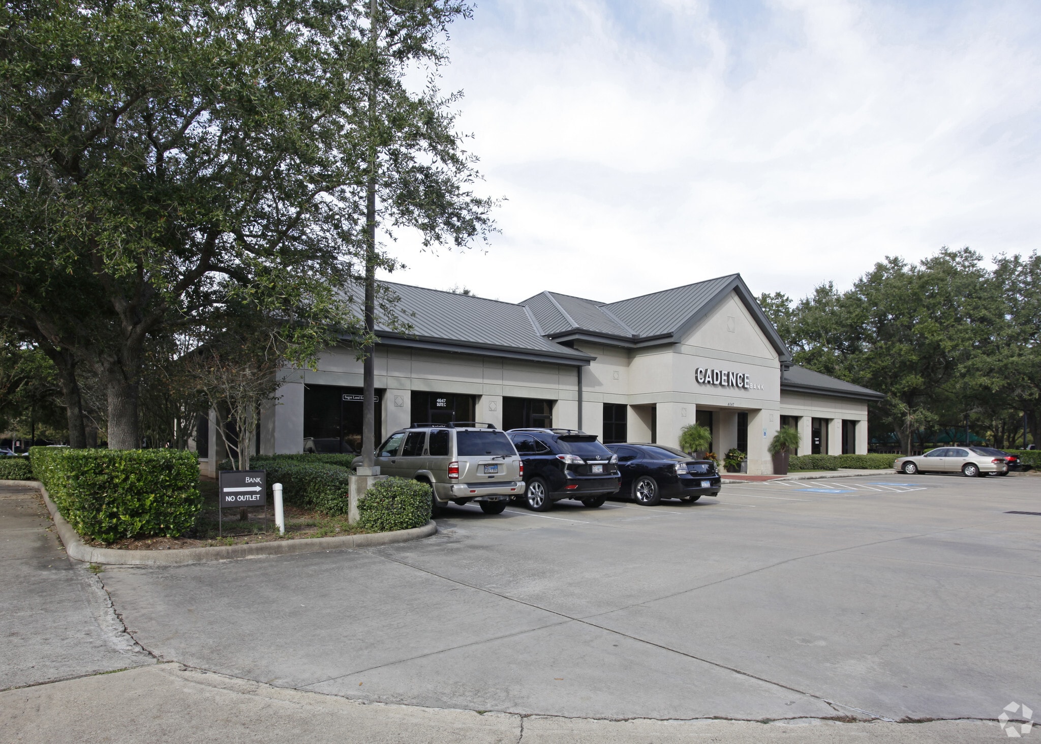 4647 Sweetwater Blvd, Sugar Land, TX for lease Primary Photo- Image 1 of 3