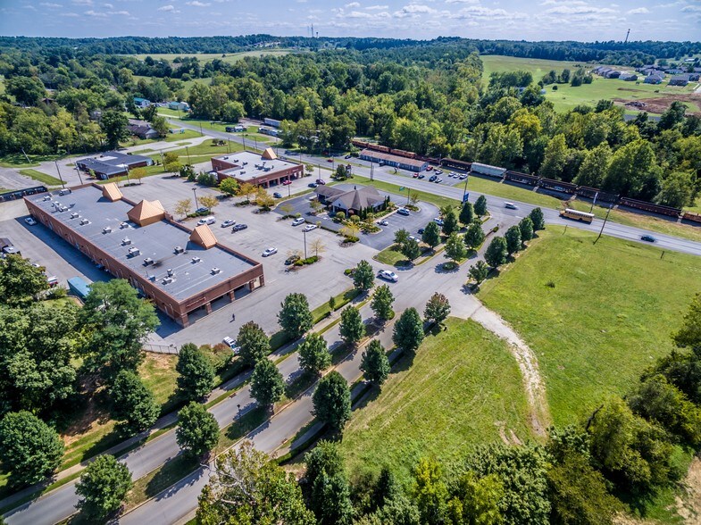 Copperfield Dr, Georgetown, IN à vendre - Photo du bâtiment - Image 1 de 2