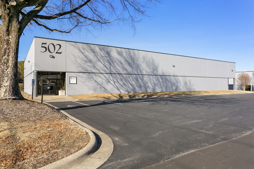500 Radar Rd, Greensboro, NC for lease - Building Photo - Image 2 of 9