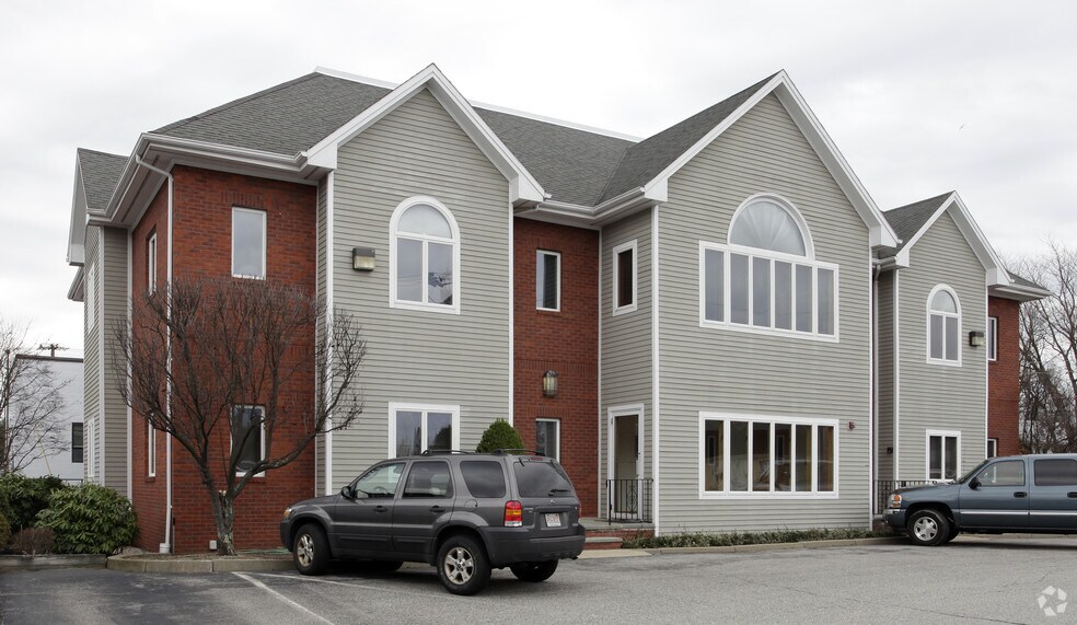 240 Chestnut St, Warwick, RI à louer - Photo du bâtiment - Image 2 de 4