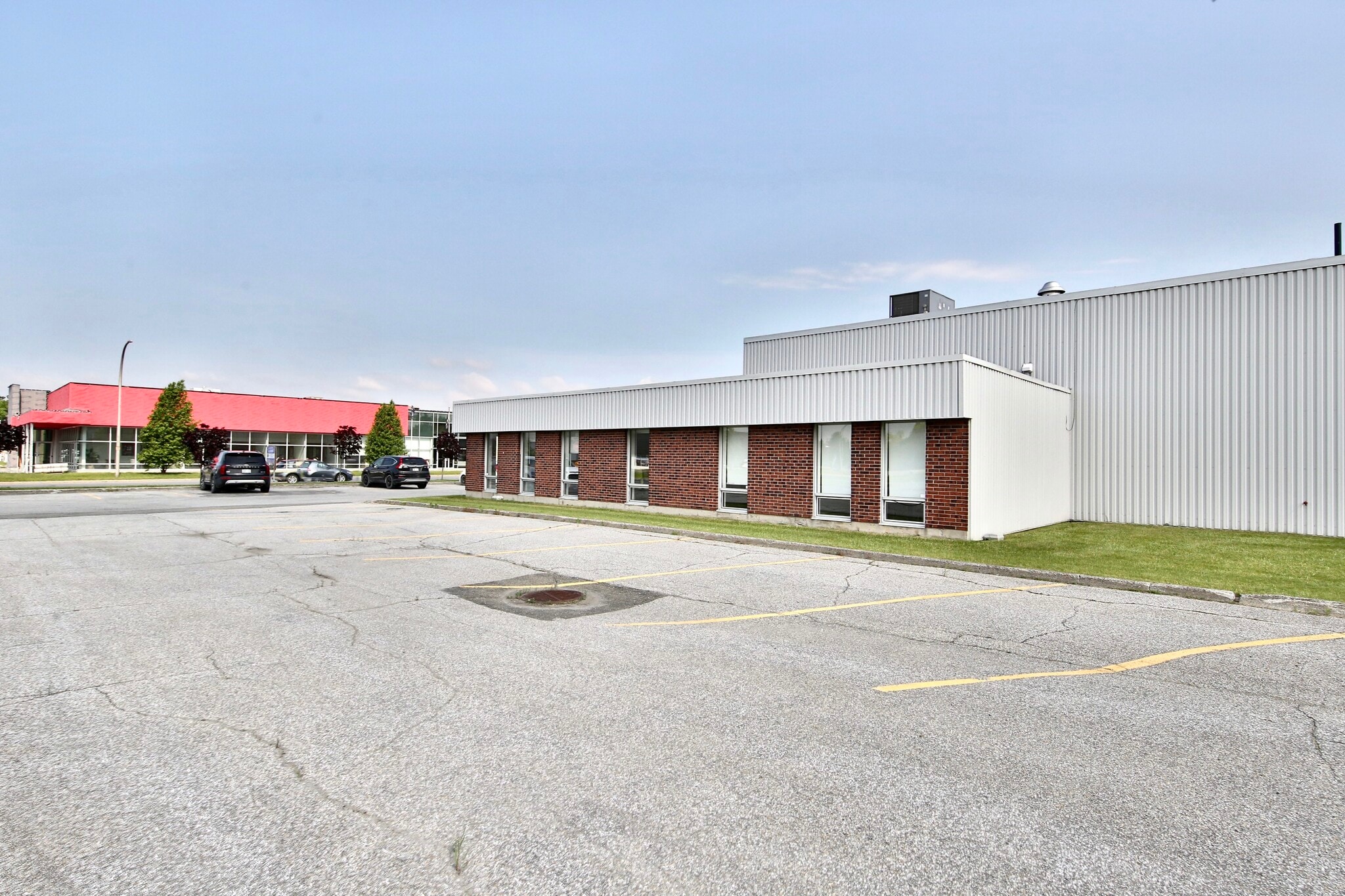 5530 Av Trudeau, Saint-hyacinthe, QC for lease Primary Photo- Image 1 of 5