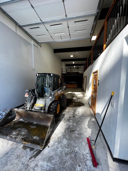 2121 James Ave, South Lake Tahoe, CA à louer - Photo du bâtiment - Image 3 de 5