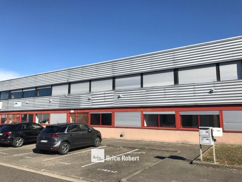 9 Rue De La Perlerie, Vaulx-en-Velin à louer - Photo du bâtiment - Image 1 de 8