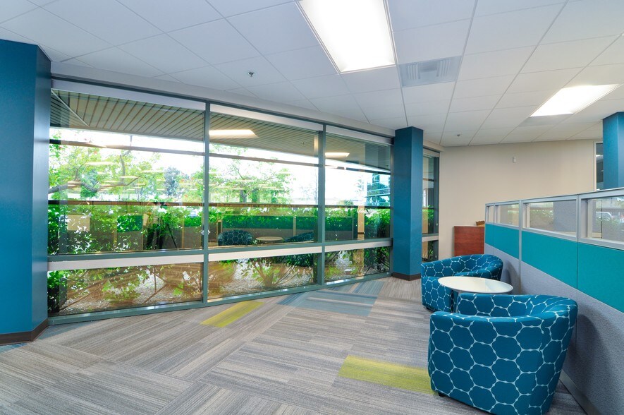 8911 Balboa Ave, San Diego, CA à vendre - Photo intérieure - Image 3 de 6