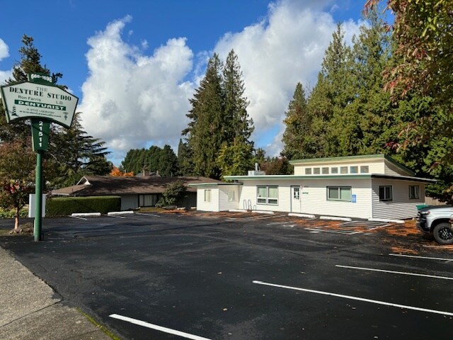 21511 SE Stark St, Gresham, OR à vendre - Photo du bâtiment - Image 2 de 14