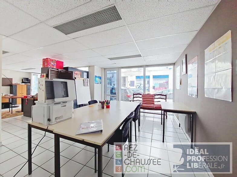 Office in Lyon for sale - Interior Photo - Image 2 of 4