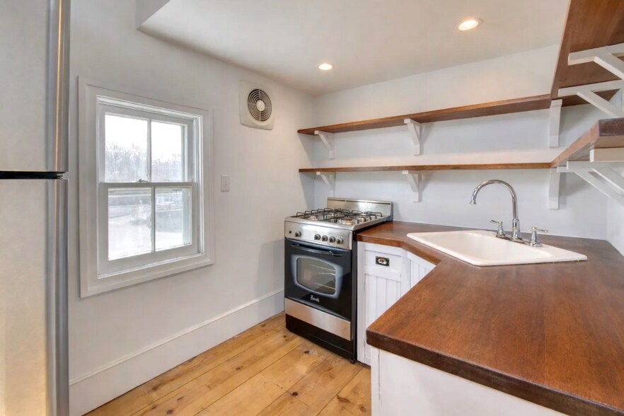 23 Bridge St, Sag Harbor, NY à vendre - Photo du bâtiment - Image 3 de 30