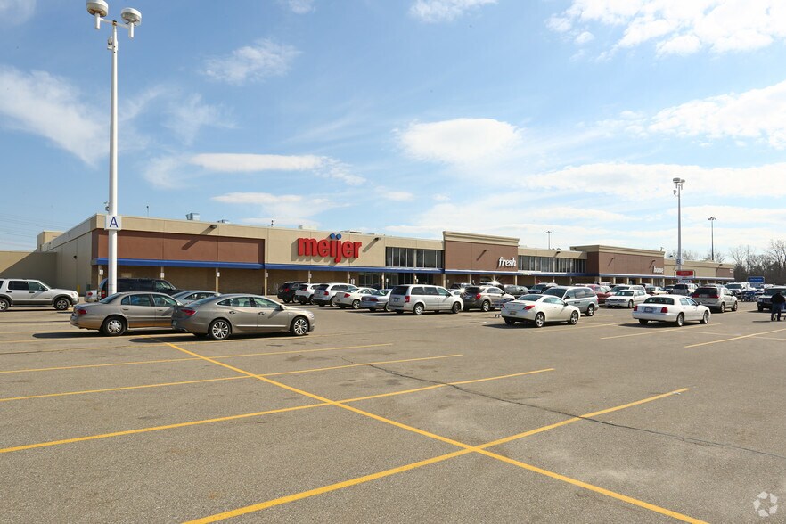 2333 S Center Rd, Burton, MI for lease - Primary Photo - Image 1 of 3