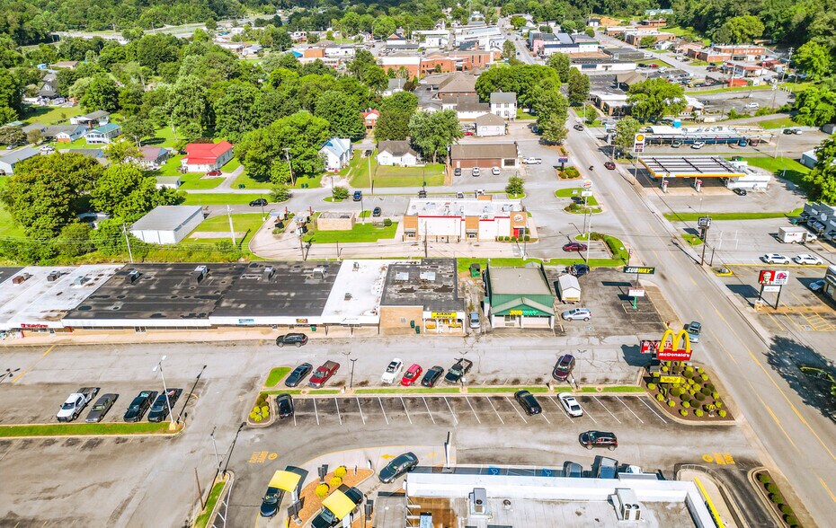 303 W Main St, Waverly, TN for sale - Building Photo - Image 3 of 9