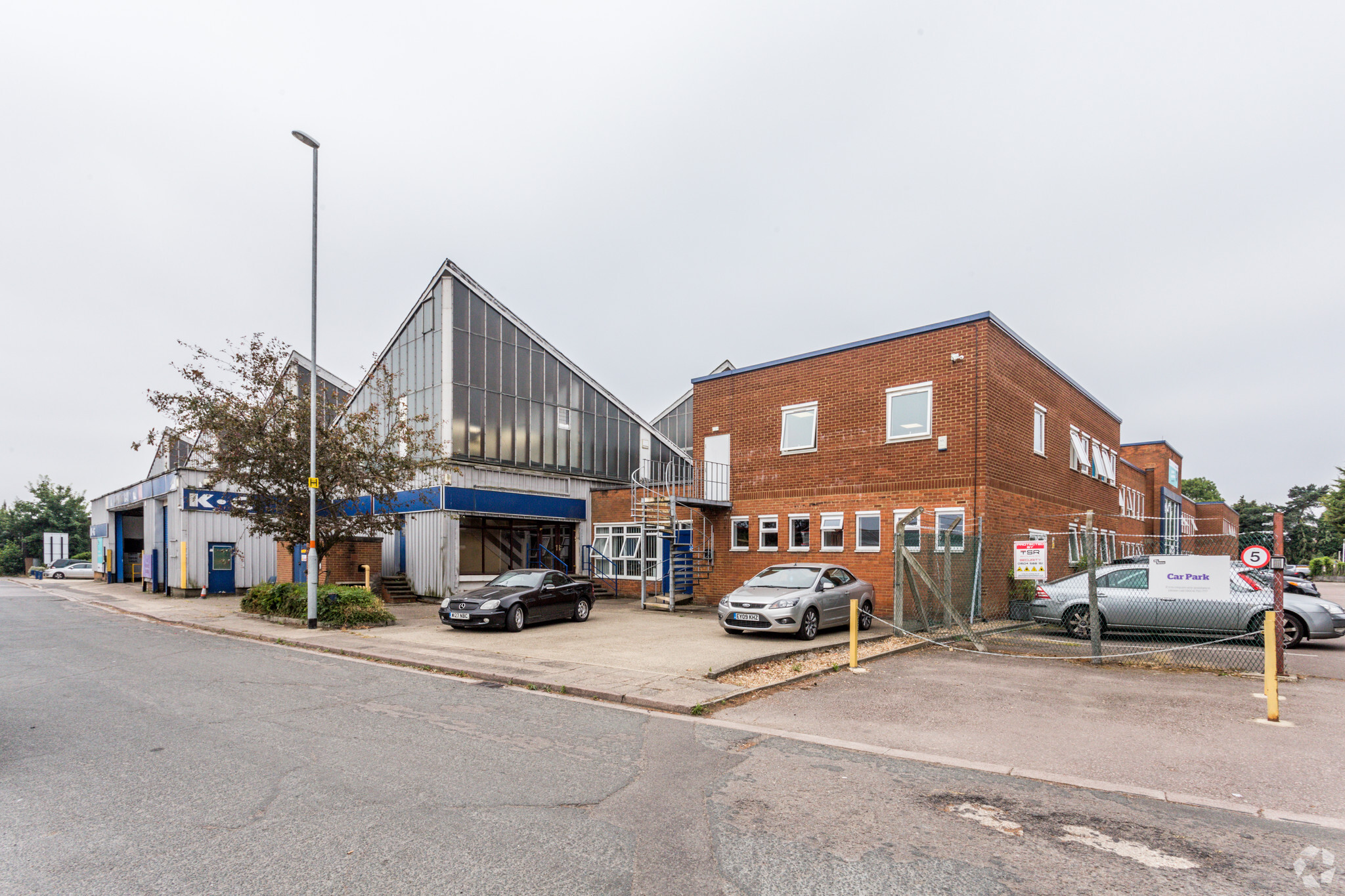 Kingsfield Clos, Northampton for lease Primary Photo- Image 1 of 58