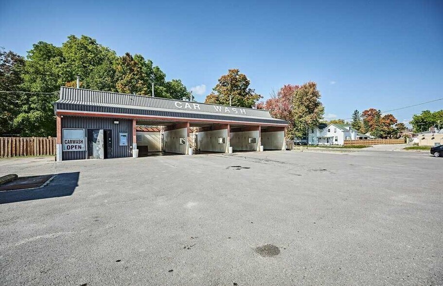 69-71 Lindsay St S, Lindsay, ON à vendre - Photo principale - Image 1 de 1