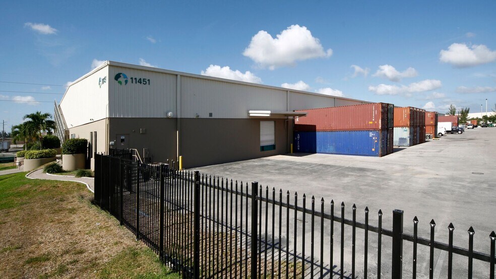 11400 NW 32nd Ave, Miami, FL à louer - Photo du bâtiment - Image 3 de 5