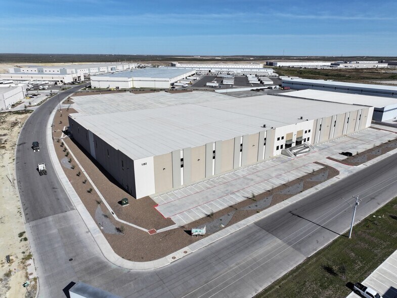 1192 Reuthinger Pky, Laredo, TX à louer - Photo du bâtiment - Image 2 de 5