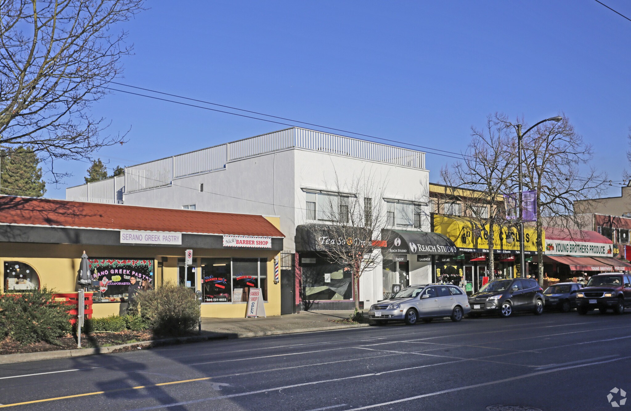 3171-3175 Broadway W, Vancouver, BC à vendre Photo du bâtiment- Image 1 de 1