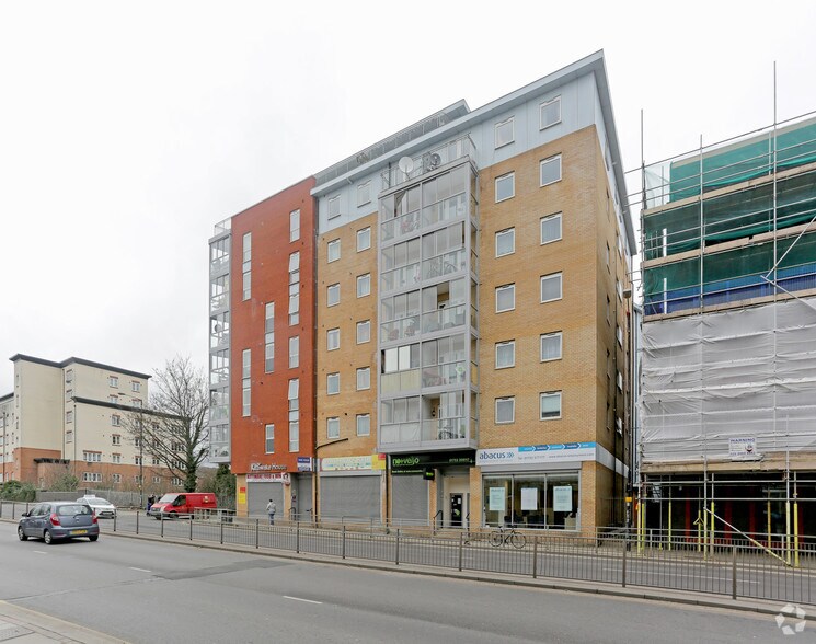 1-7 High St, Slough à louer - Photo du bâtiment - Image 2 de 5