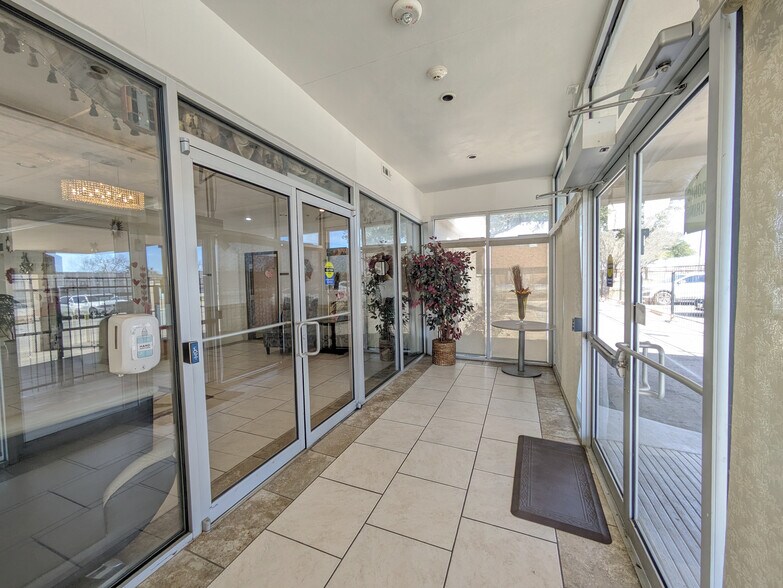 4607 E California Pky, Forest Hill, TX à vendre - Photo intérieure - Image 3 de 24